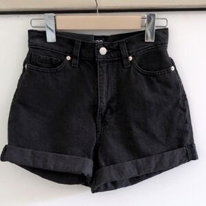 BDG URBAN OUTFITTERS | Women's Black Mom High Rise Rolled Hem Shorts